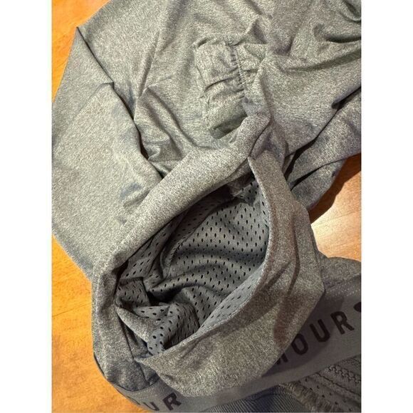 Women’s heat gear under Armour, zipper jacket, size medium - Picture 4 of 4